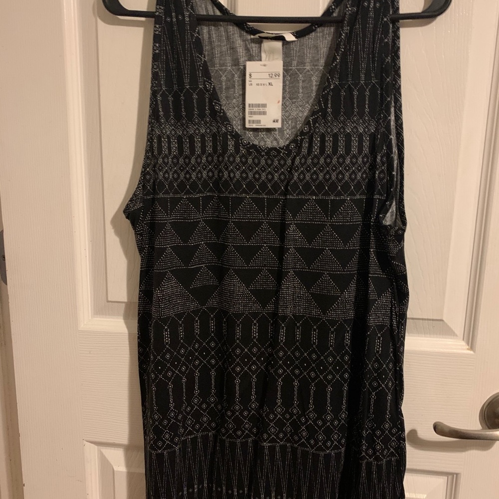 Black & white fun print top! New with tags 😍